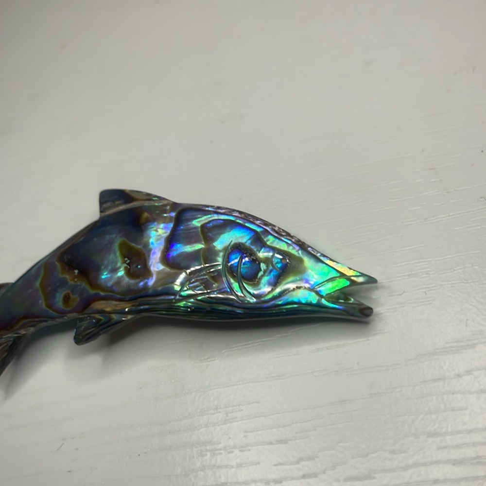 Mother of pearl abalone tuna pin blue and green  2 inch - Picture 3 of 10